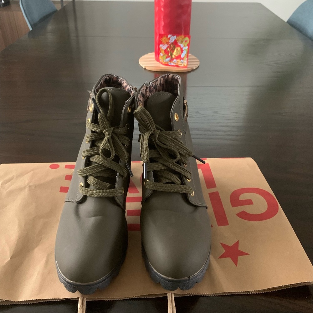 Women boots